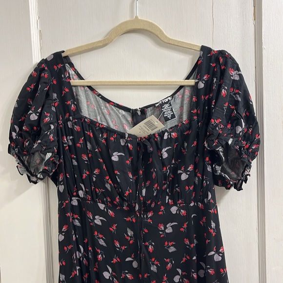 Hot Topic Rose Bud Empire Midi Dress NWT - Picture 2 of 8